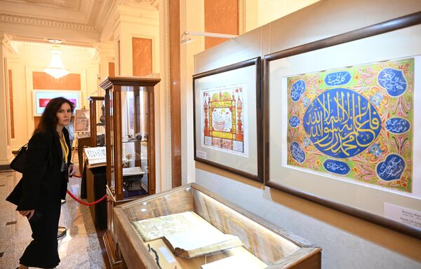 نمایشگاه در ساختمان تالار شهر کازان قبل از آغاز نشست پنجم فرمت مشورتی مسکو در مورد افغانستان. - اسپوتنیک افغانستان  