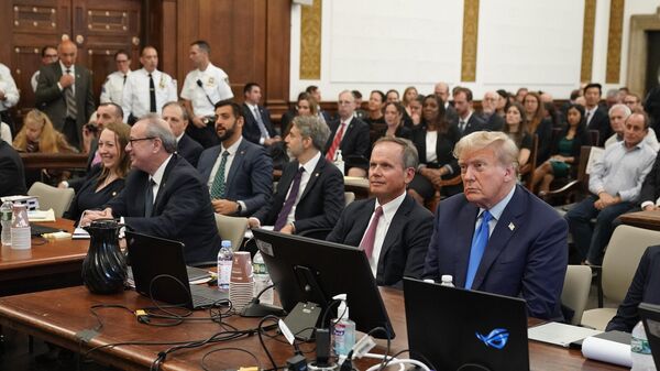Бывший президент Дональд Трамп в зале Верховного суда Нью-Йорка  - اسپوتنیک افغانستان  