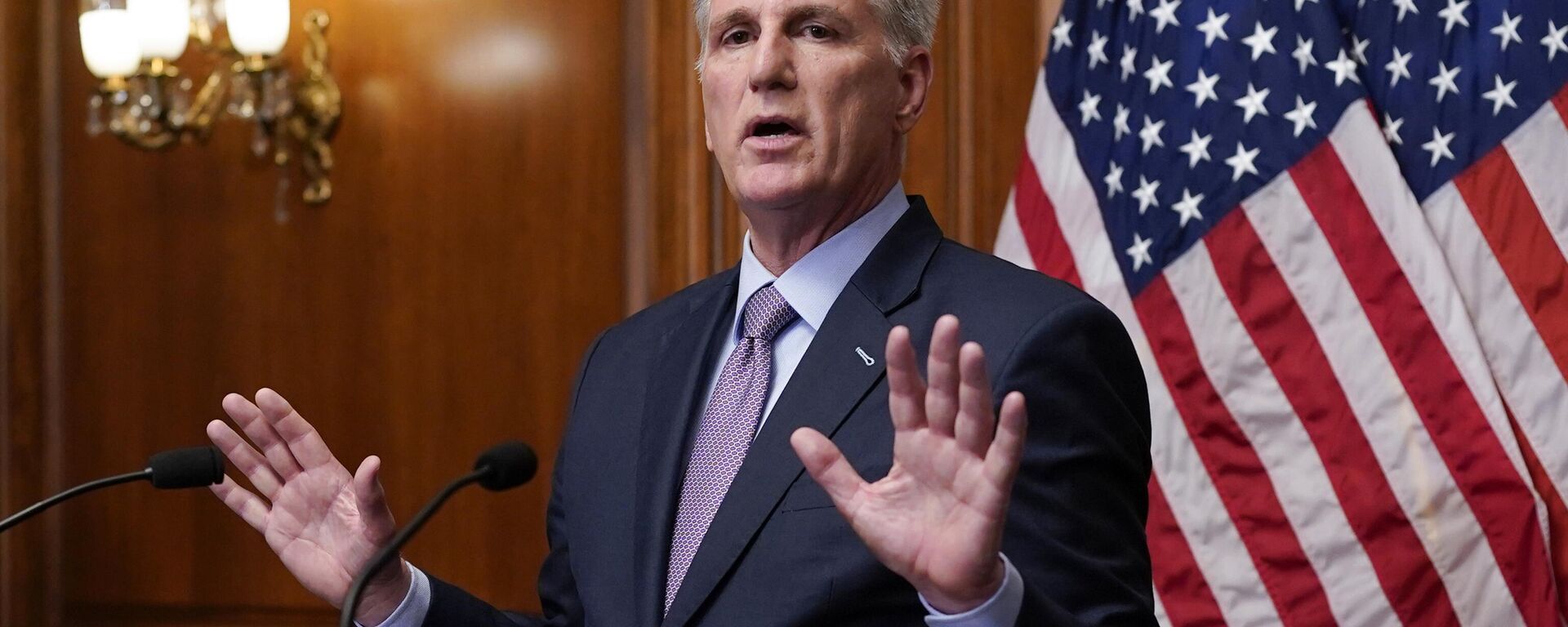 Rep. Kevin McCarthy, R-Calif., speaks to reporters hours after he was ousted as Speaker of the House, Tuesday, Oct. 3, 2023, at the Capitol in Washington. - اسپوتنیک افغانستان  , 1920, 04.10.2023
