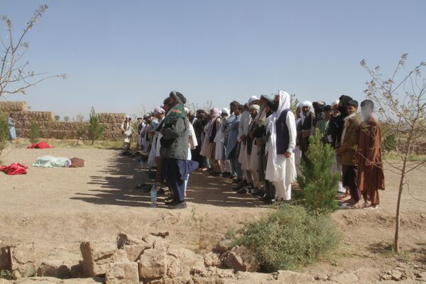 نماز جنازه بر قربانیان زلزله اقامه می شود. - اسپوتنیک افغانستان  
