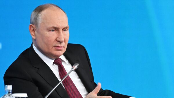Президент РФ В. Путин выступил на пленарном заседании форума РЭН-2023 - اسپوتنیک افغانستان  
