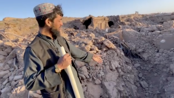 نور احمد، باشنده هرات در نتیجه زلزله چندین عضو خانواده اش را از دست داد - اسپوتنیک افغانستان  