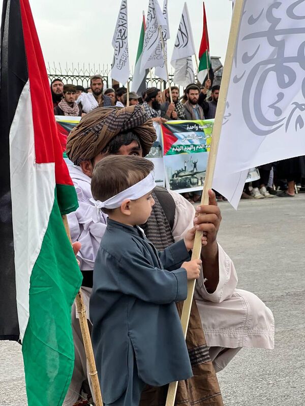 پرچم فلسطین و طالبان در اجتماعی در کابل به حمایت از فلسطین - اسپوتنیک افغانستان  