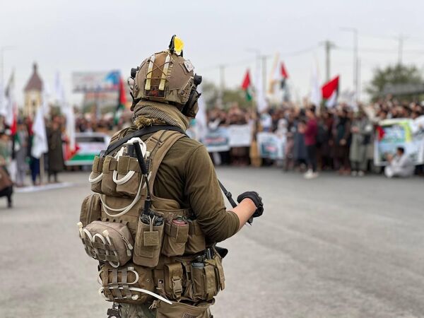 نیروهای امنیتی طالبان در پیش زمینه تجمع اعتراضی علیه اسرائیل - اسپوتنیک افغانستان  