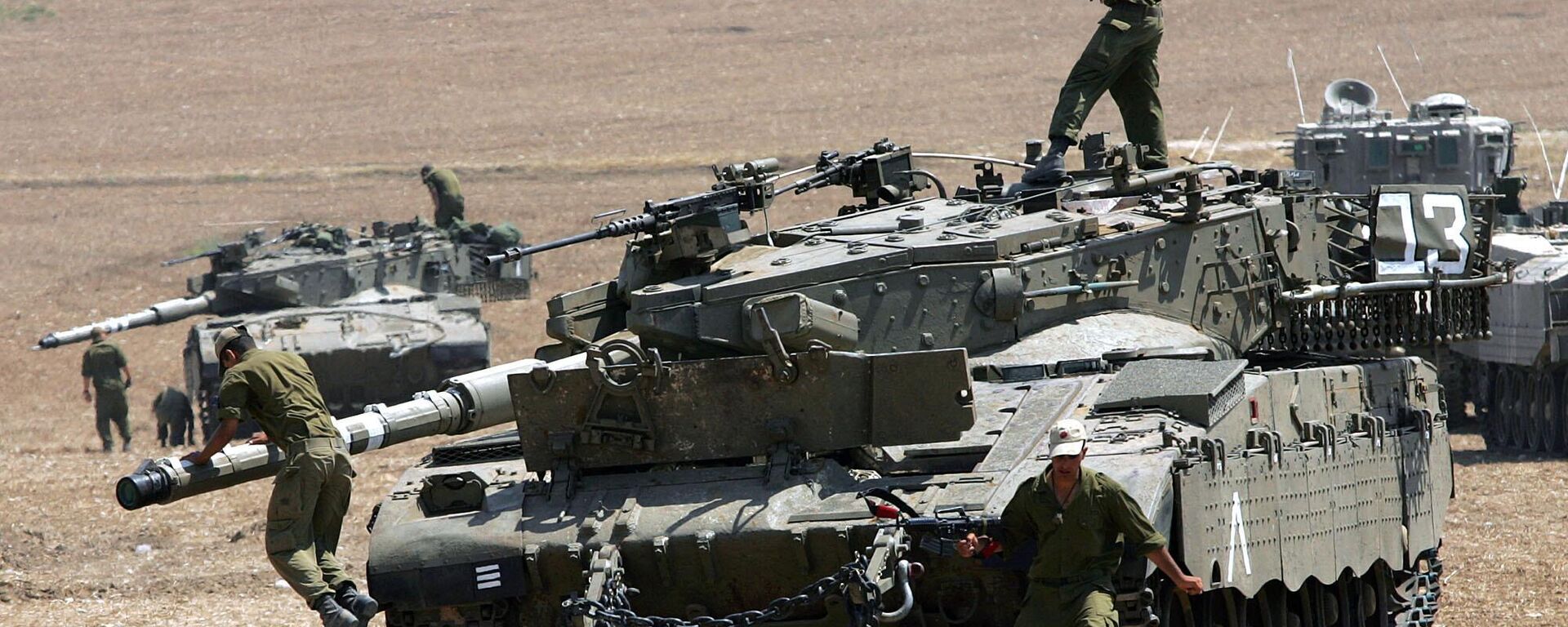 Israeli tanks are positioned near kibbutz Kfar Aza - اسپوتنیک افغانستان  , 1920, 14.10.2023