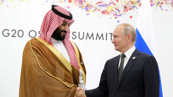 Президент России Владимир Путин и наследный принц Саудовской Аравии Мухаммед бен Сальман аль Сауд во время встречи на полях Группы двадцати в Осаке, Япония - اسپوتنیک افغانستان  