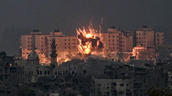 Взрыв во время израильской бомбардировки на севере сектора Газа - اسپوتنیک افغانستان  