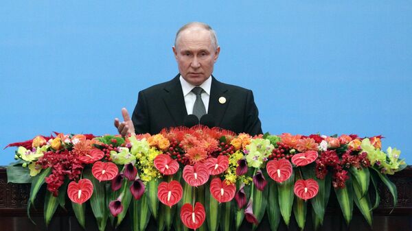 Президент РФ Владимир Путин выступает на церемонии открытия III Международного форума Один пояс, один путь в Пекине - اسپوتنیک افغانستان  