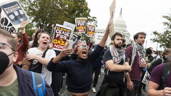 Члены еврейской общины США протестуют против израильской военной операции в Газе у Капитолия США, Вашингтон - اسپوتنیک افغانستان  