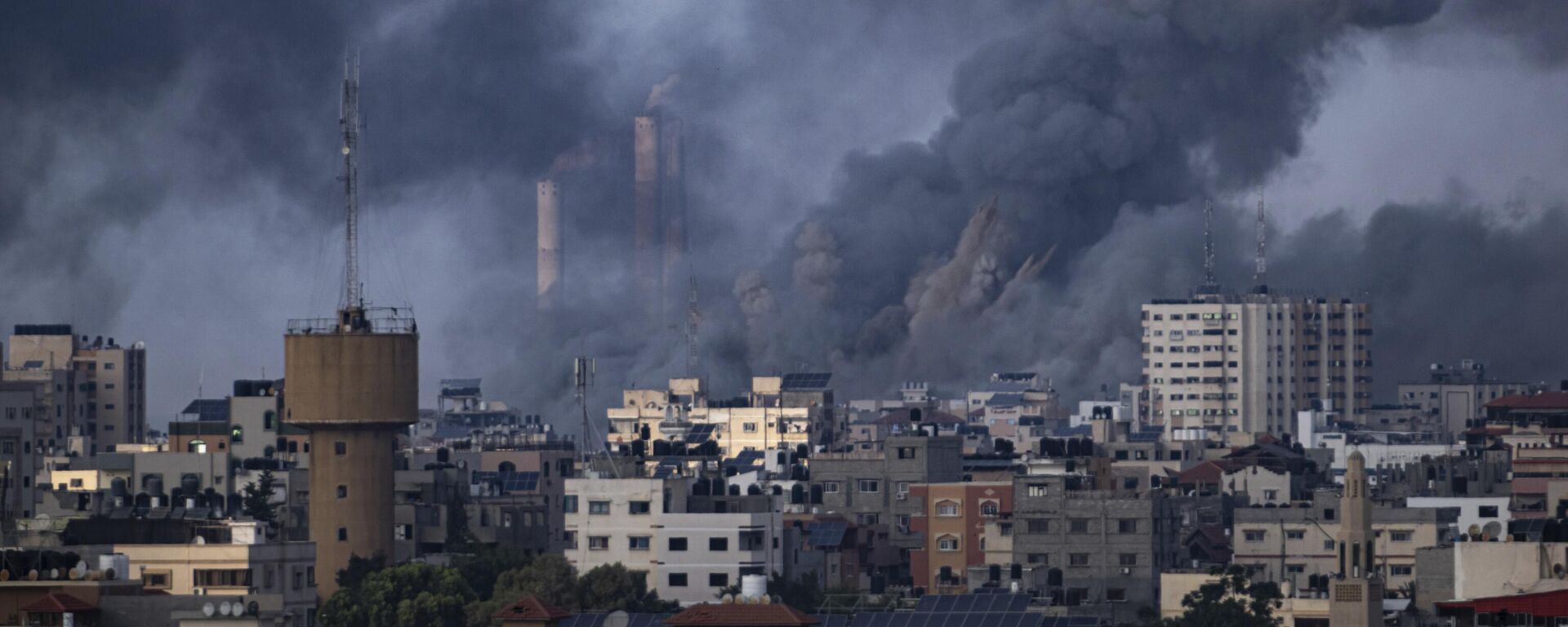 Smoke rises following an Israeli airstrike in Gaza City - اسپوتنیک افغانستان  , 1920, 15.01.2024