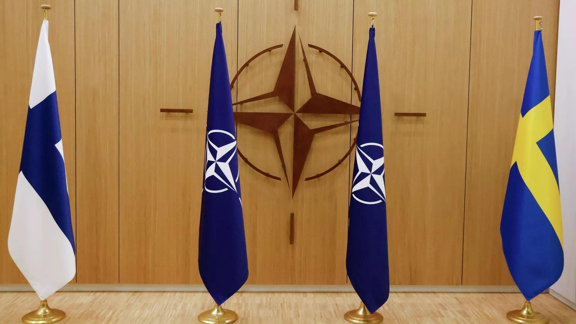 Flags of Finland, left, NATO and Sweden, right, are displayed during a ceremony to mark Sweden's and Finland's application for membership in Brussels, Belgium, Wednesday May 18, 2022. NATO Secretary-General Jens Stoltenberg said that the military alliance stands ready to seize a historic moment and move quickly on allowing Finland and Sweden to join its ranks, after the two countries submitted their membership requests. (Johanna Geron/Pool via AP) Flags of Finland, left, NATO and Sweden, right, are displayed during a ceremony to mark Sweden's and Finland's application for membership in Brussels, Belgium, Wednesday May 18, 2022. NATO Secretary-General Jens Stoltenberg said that the military alliance stands ready to seize a historic moment and move quickly on allowing Finland and Sweden to join its ranks, after the two countries submitted their membership requests. (Johanna Geron/Pool via AP) - اسپوتنیک افغانستان , 1920, 21.10.2023