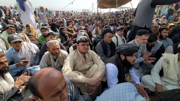 تطاهرات در مرز افغانستان پاکستان در مخالفت با تصمیمات پاکستان برای تردد - اسپوتنیک افغانستان  
