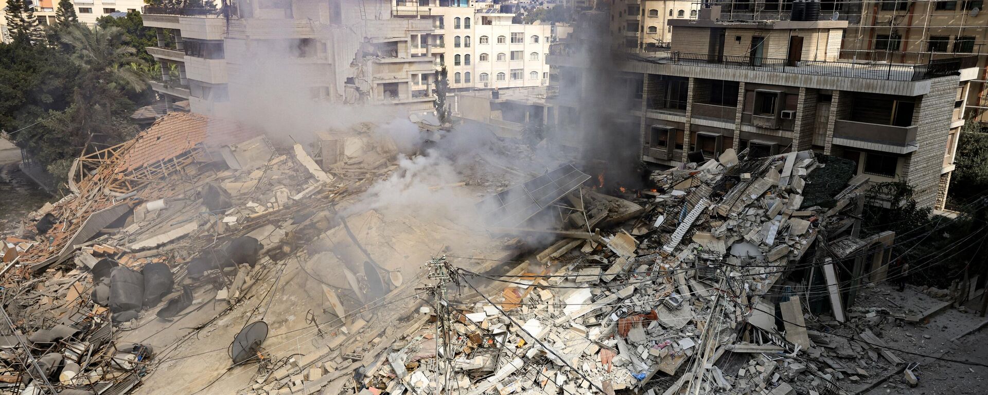 Дым поднимается из-под обломков здания, уничтоженного в результате израильского авиаудара в городе Газа - اسپوتنیک افغانستان  , 1920, 02.11.2023