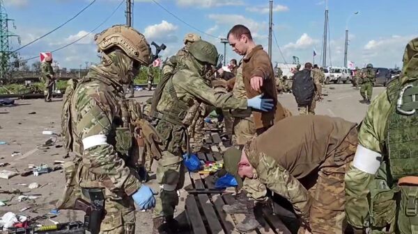Сдача в плен последней группы украинских боевиков с Азовстали - اسپوتنیک افغانستان  