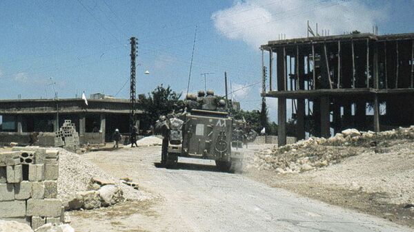 Израильский бронетранспортер M113 в Ливане, июнь 1982 года - اسپوتنیک افغانستان  