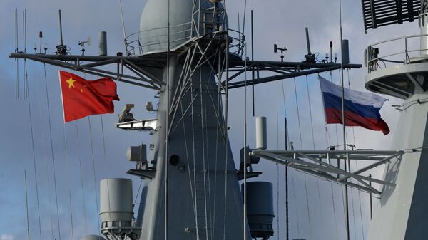 Государственные флаги России и Китая на эсминце Ши Цзячжуан во время российско-китайских военно-морских учений Морское взаимодействие - 2017. - اسپوتنیک افغانستان  