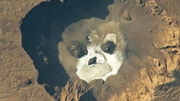 Вид на большую кальдеру в пустыне из космоса - اسپوتنیک افغانستان  