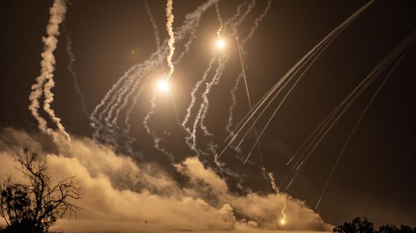 Израильские бомбардировки в секторе Газа на фоне продолжающихся боев между Израилем и палестинским движением ХАМАС - اسپوتنیک افغانستان  