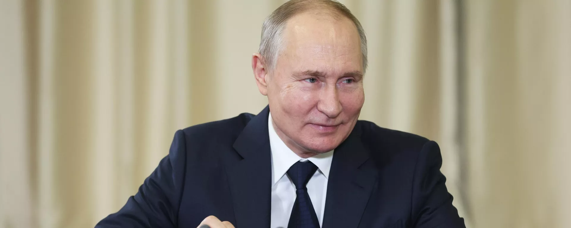 Президент России Владимир Путин во время встречи с заместителем председателя Центрального военного совета КНР Чжаном Юсей в Ново-Огарево - اسپوتنیک افغانستان  , 1920, 19.11.2023
