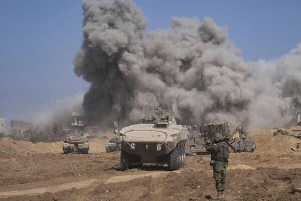 این عکس که توسط ارتش اسرائیل در روز پنجشنبه، 5  نوامبر 2023 منتشر شد، عملیات زمینی در نوار غزه را نشان می دهد. - اسپوتنیک افغانستان  