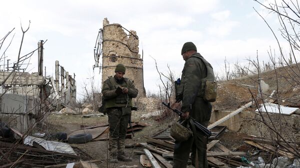 Украинские военные на позиции в районе деревни Авдеевки Донецкой области - اسپوتنیک افغانستان  
