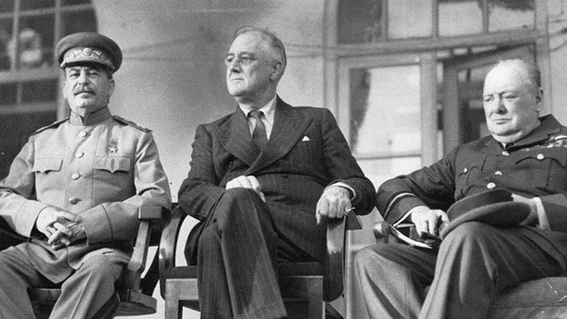 Иосиф Сталин, Франклин Рузвельт и Уинстон Черчилль во время Тегеранской конференции. 1943 год  - اسپوتنیک افغانستان  , 1920, 28.11.2023