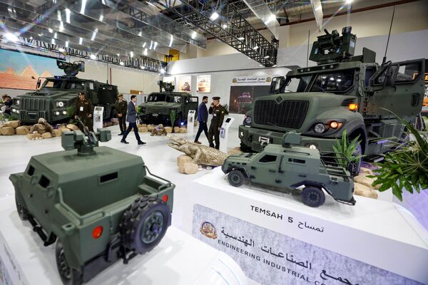 خودروهای زرهی در روز گشایش سومین دوره نمایشگاه دفاعی مصر (ایدکس-2023) به نمایش گذاشته شدند. - اسپوتنیک افغانستان  