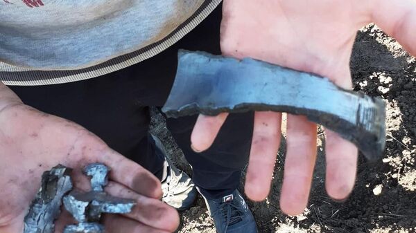 Осколки боеприпаса, найденные после обстрела ВСУ по поселку Теткино Курской области - اسپوتنیک افغانستان  