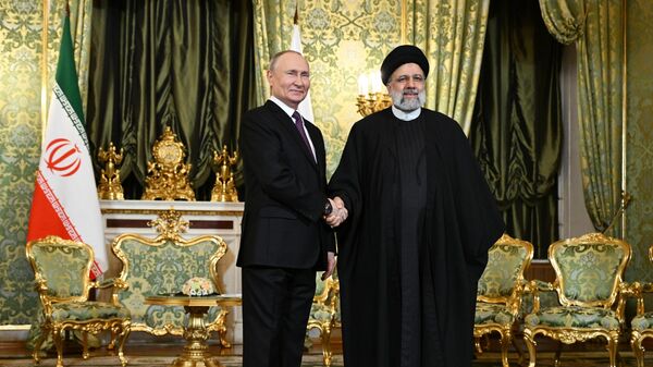 ولادیمیر پوتین، رئیس جمهور روسیه و ابراهیم رئیسی، رئیس جمهور ایران در زمان دیدار در مسکو - اسپوتنیک افغانستان  