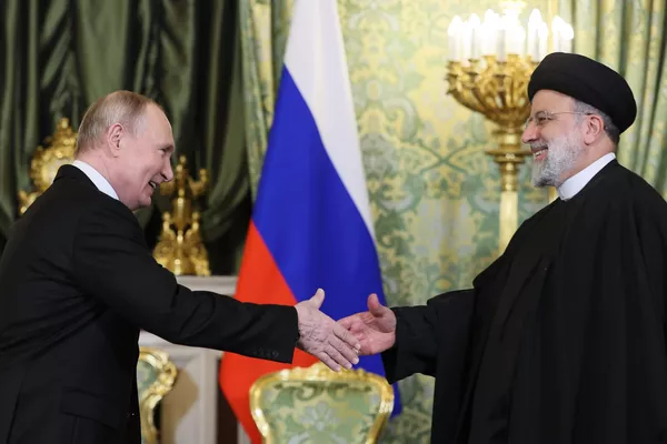 Президент Ирана Эбрахим Раиси и президент РФ Владимир Путин во время встречи в Москве Президент Ирана Эбрахим Раиси и президент РФ Владимир Путин во время встречи в Москве