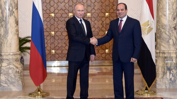 Президент РФ Владимир Путин и президент Арабской Республики Египет Абдель Фаттах ас-Сиси во время встречи в Каире - اسپوتنیک افغانستان  