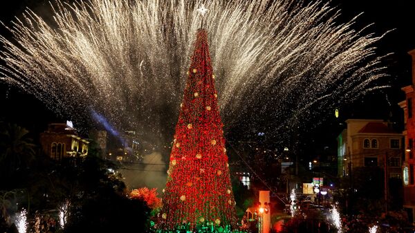 Церемония зажжения рождественской елки в городе Библос на севере Ливана - اسپوتنیک افغانستان  