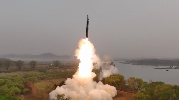 Запуск межконтинентальной баллистической ракеты Хвасон-18 в Северной Корее - اسپوتنیک افغانستان  
