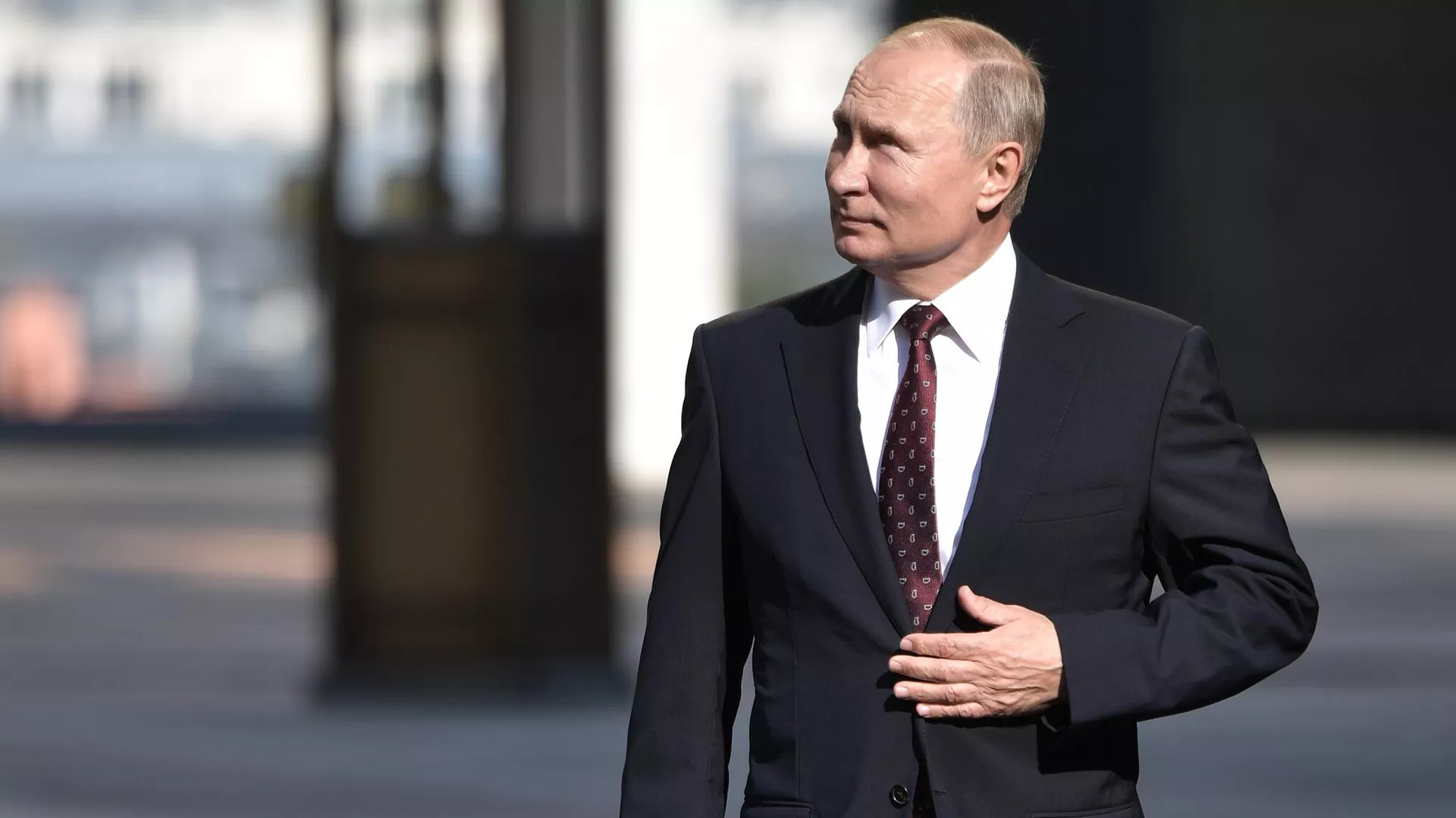 Президент РФ Владимир Путин перед голосованием на выборах депутатов в Московскую городскую Думу