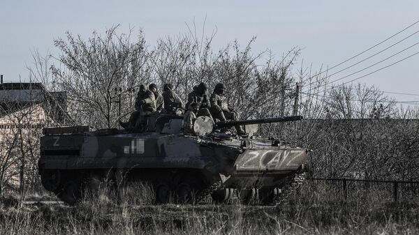 Бойцы ВС РФ на боевой машине пехоты БМП-3 в зоне спецоперации на Запорожском направлении - اسپوتنیک افغانستان  