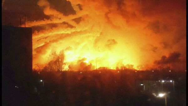 Пожар на складе боеприпасов в городе Балаклея Харьковской области - اسپوتنیک افغانستان  