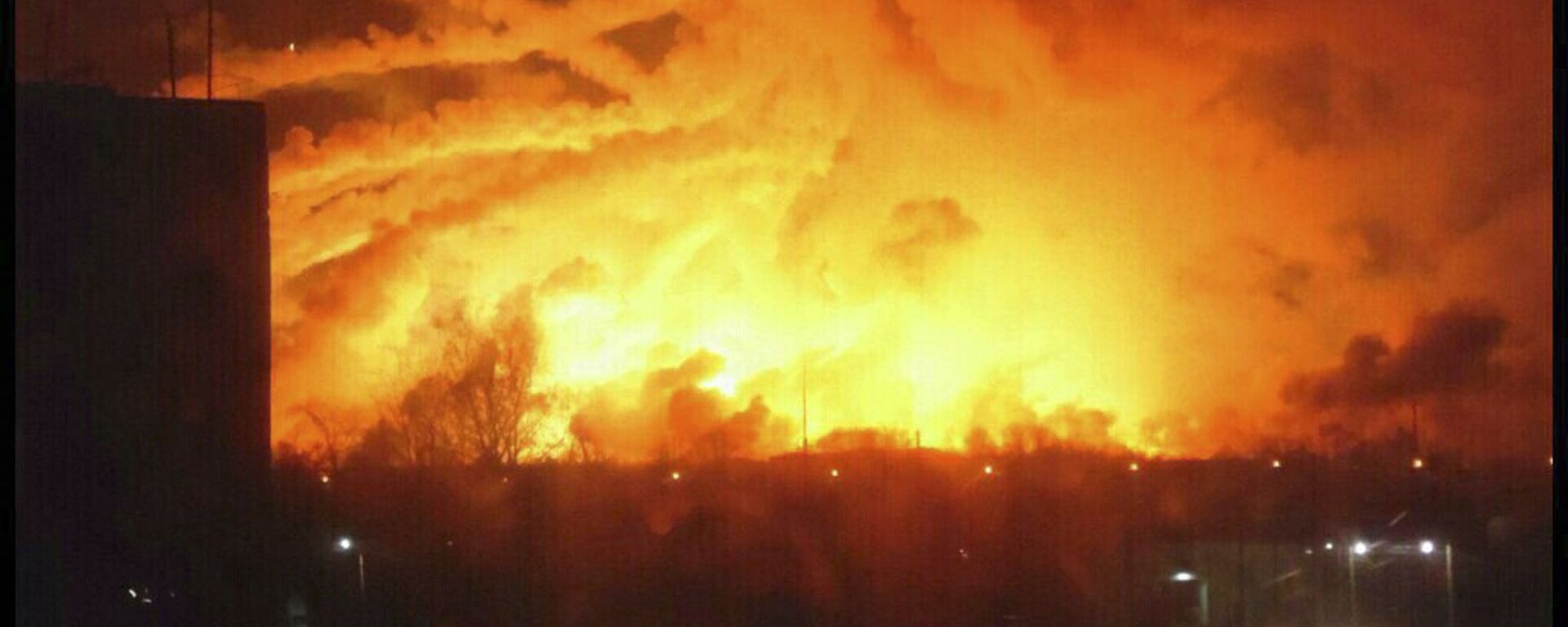 Пожар на складе боеприпасов в городе Балаклея Харьковской области - اسپوتنیک افغانستان  , 1920, 31.12.2023