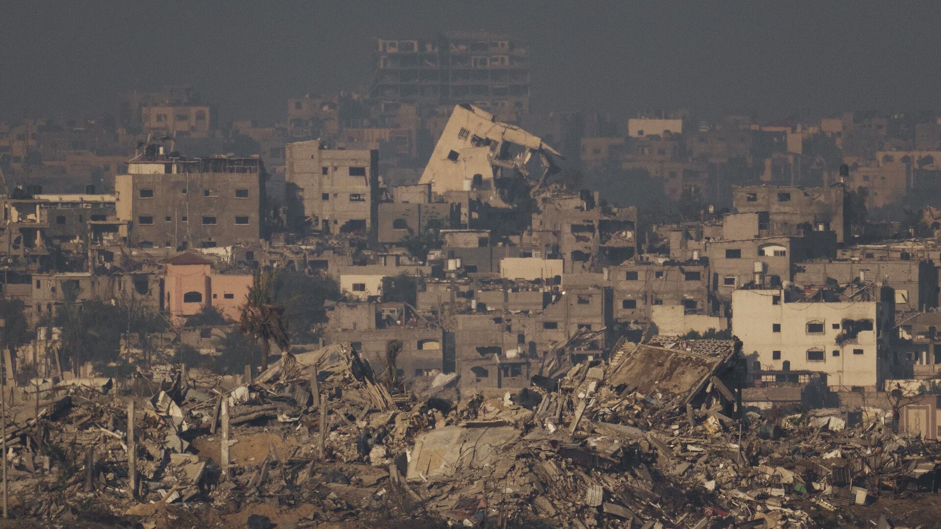 Разрушенные здания в результате израильского авиаудара на севере сектора Газа - اسپوتنیک افغانستان  , 1920, 01.02.2024