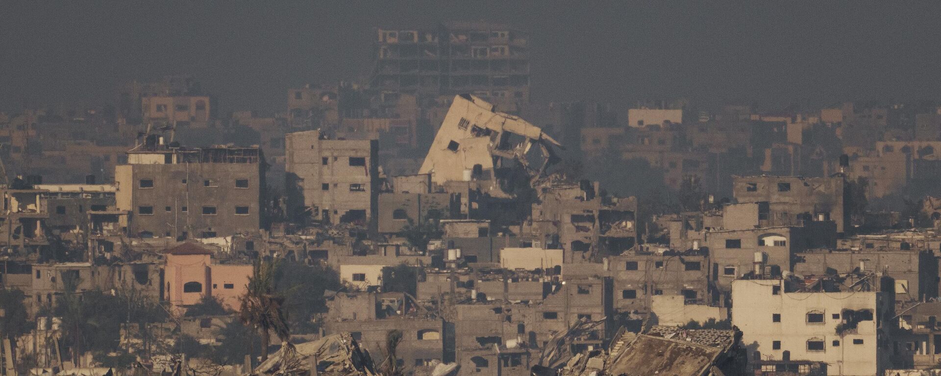 Разрушенные здания в результате израильского авиаудара на севере сектора Газа - اسپوتنیک افغانستان  , 1920, 27.01.2024