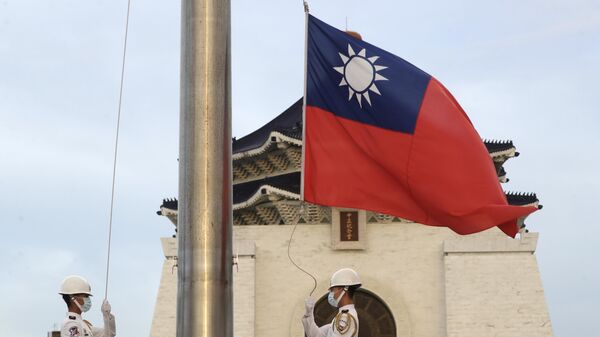 Церемонии поднятия флага на площади Свободы Мемориального зала Чан Кайши в Тайбэе, Тайвань - اسپوتنیک افغانستان  