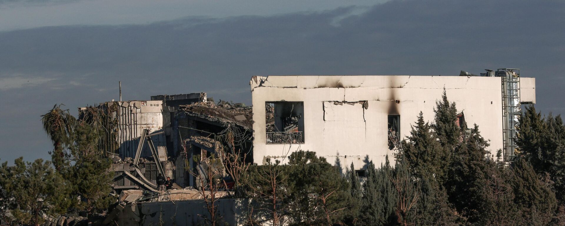 Здание, поврежденное после ракетного удара, нанесенного КСИР по столице Курдистана Эрбилю - اسپوتنیک افغانستان  , 1920, 16.01.2024