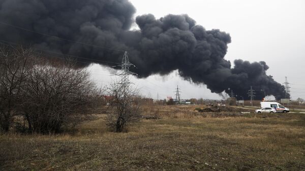 Столб дыма от пожара на нефтебазе в Белгороде - اسپوتنیک افغانستان  