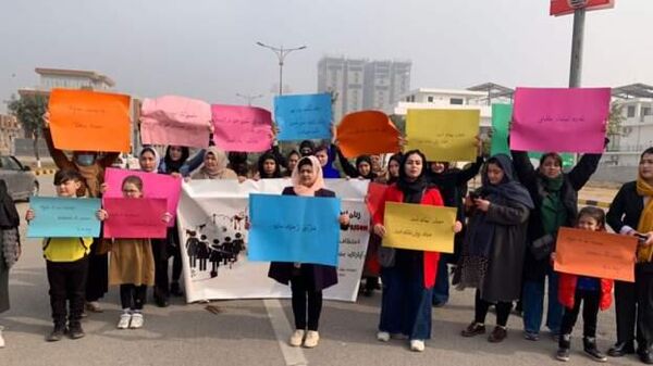 تظاهرات شهروندان افغانستان در شماری از کشورها در اعتراض به نسل‌کشی هزاره‌ها و سرکوب زنان - اسپوتنیک افغانستان  