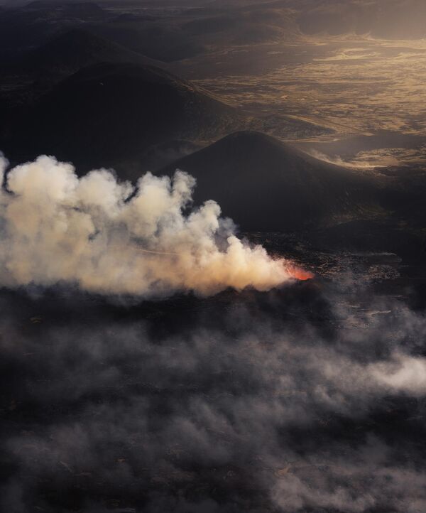 عکاس، زایان دورانی از امریکا. آتشفشان لیتلی هروتور در ایسلند. - اسپوتنیک افغانستان  