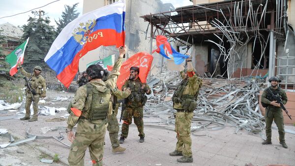 Российские военные в освобожденном Лисичанске - اسپوتنیک افغانستان  