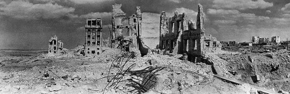جنگ بزرگ میهنی 1941-45. استالینگراد، 1943. این همان چیزی است که مرکز شهر در پایان نبرد ولگا به نظر می رسید. - اسپوتنیک افغانستان  