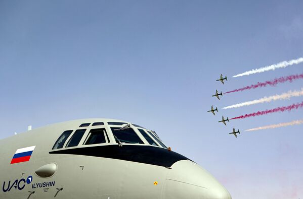 هواپیمای مدرنیزه شده ترابری «ایل-76 ام دی-90آ» شرکت هواپیمایی متحد (بخشی از شرکت دولتی روس تخ) در دومین نمایشگاه دفاعی جهانی در ریاض ارائه شد. - اسپوتنیک افغانستان  