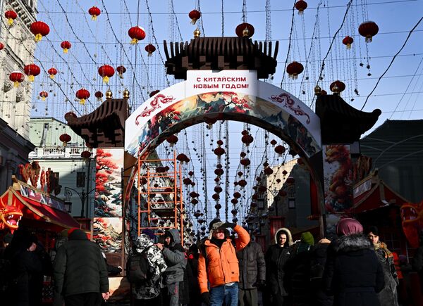 بازدیدکنندگان در جشنواره سال نو چینی در مسکو - اسپوتنیک افغانستان  