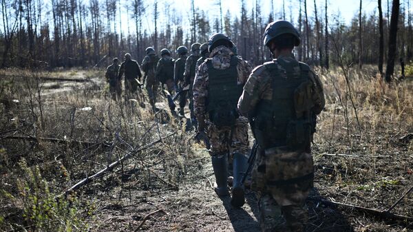 Военнослужащие ВС РФ во время прохождения боевой подготовки на одном из полигонов в зоне специальной военной операции - اسپوتنیک افغانستان  