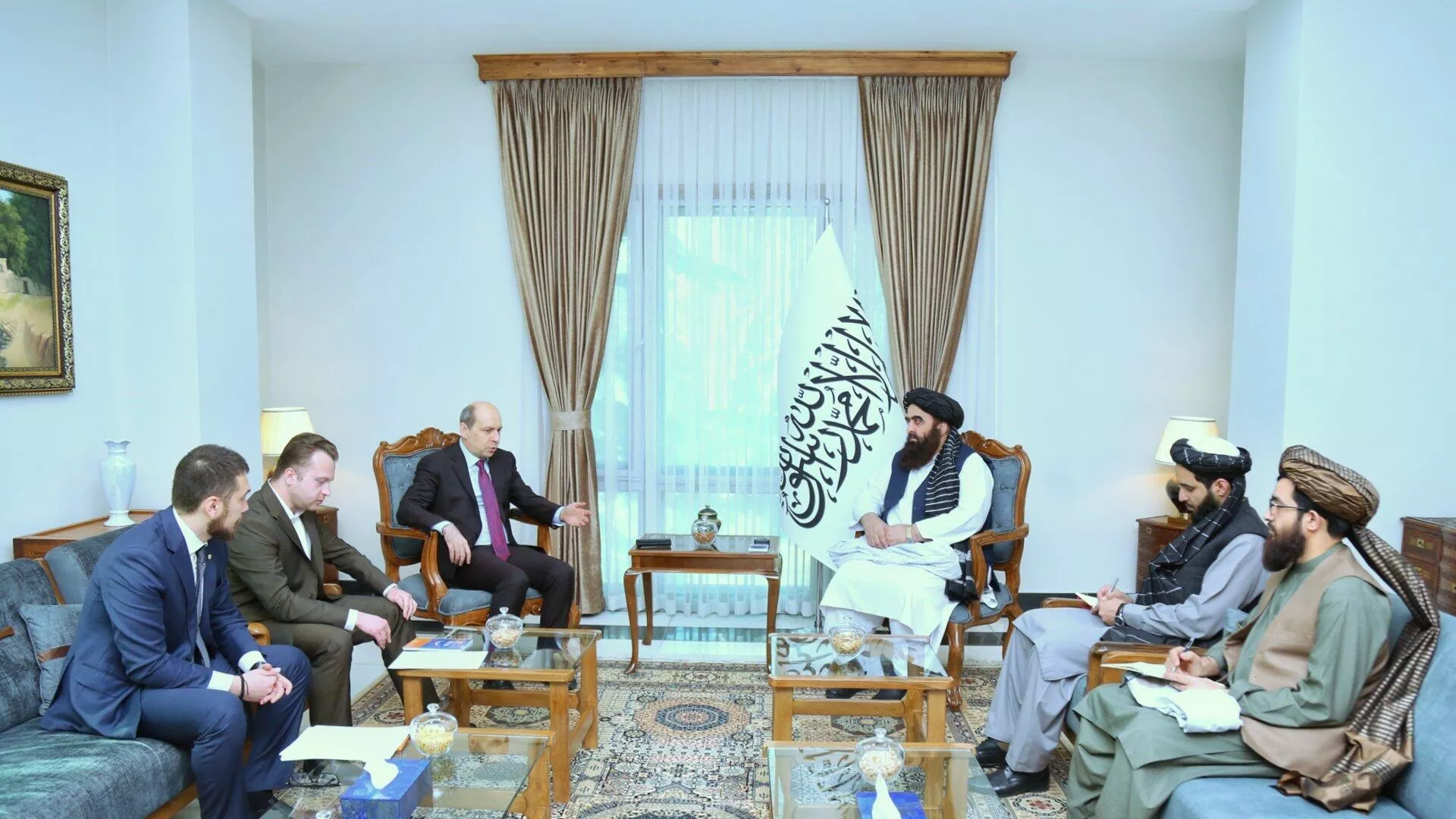امیرخان متقی وزیر خارجه طالبان در دیداری با سفیر روسیه 